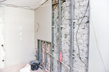 R&eacute;nover des locaux professionnels &agrave; Miribel implique de coordonner plomberie, &eacute;lectricit&eacute; et peinture